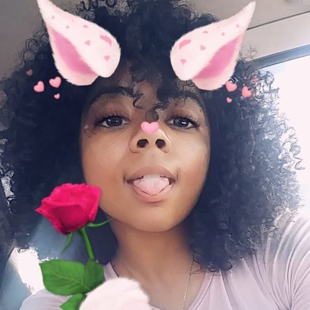 Meet your Posher, Ayzia